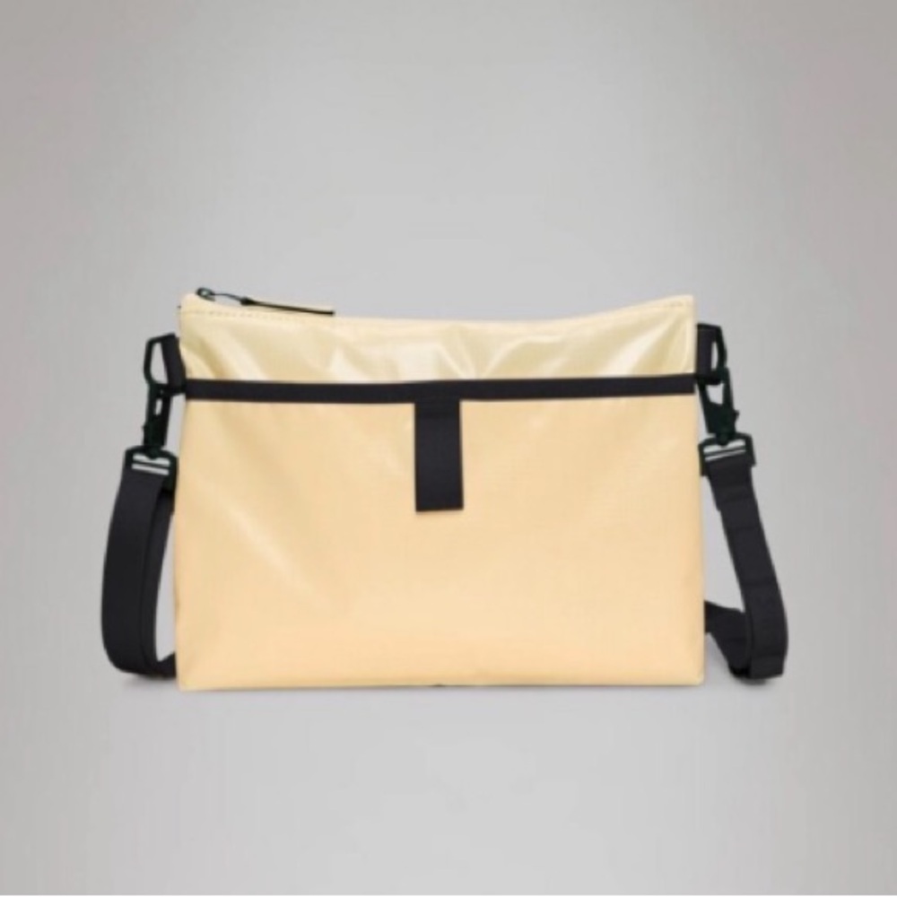 RAINS Sibu Musette Bag in Gleam.